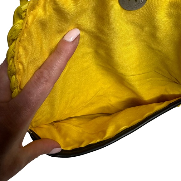 NEW Womens Solid Color Straw Magnetic Clutch Bag in bright yellow - Picture 4 of 8